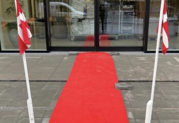 Altiden ældreområdet plejehjem rødløber flag