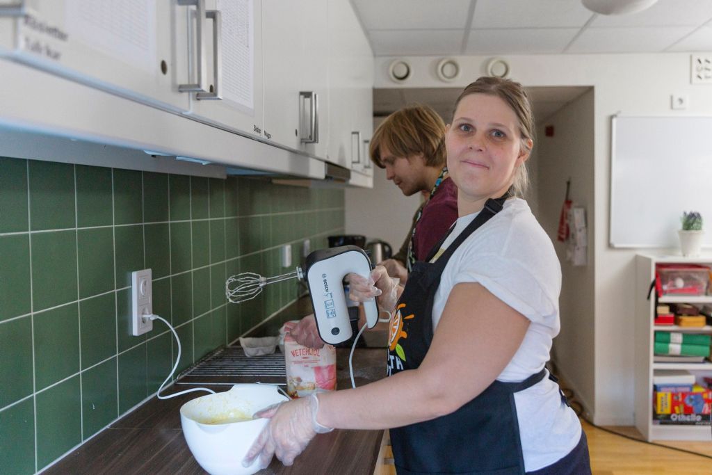 Altiden Ekko støtte i eget hjem voksen borger kvinde køkken