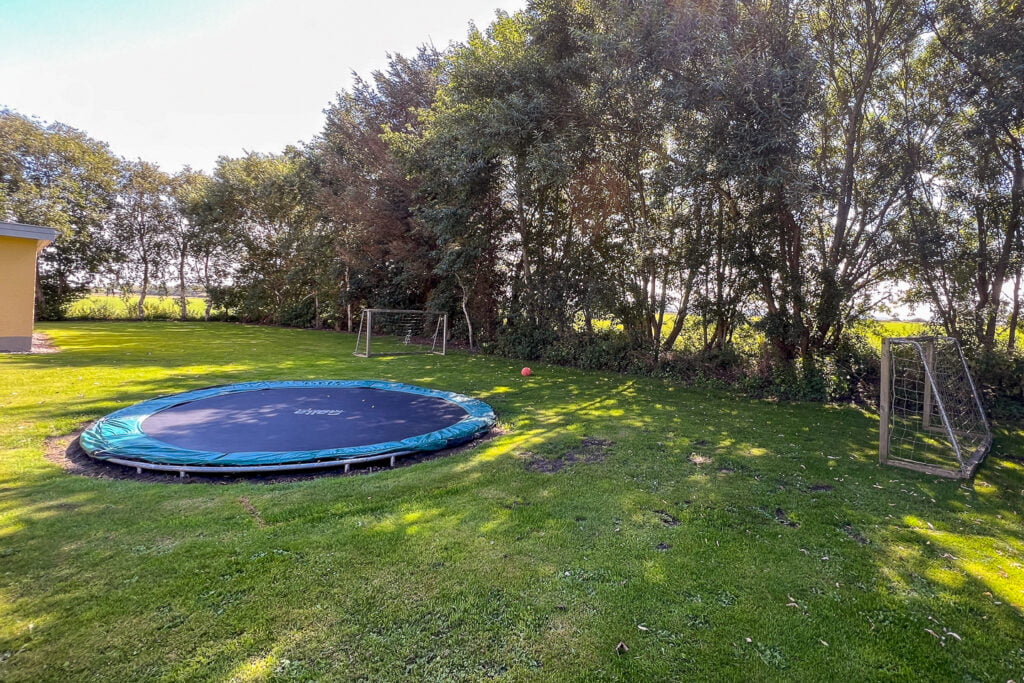 Solhøj have trampolin